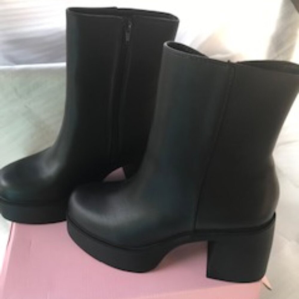 Soda Black Heeled Boots